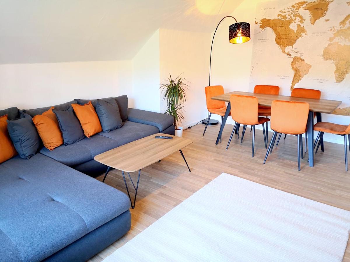 Family-Apartment mit Balkon, Küche, Parkplatz & Waschmaschine - Housity