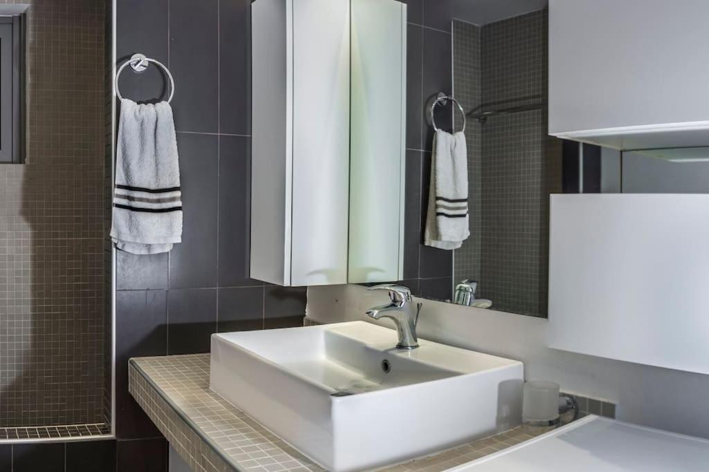 MYRTO Living in luxury and enjoying the view - Housity