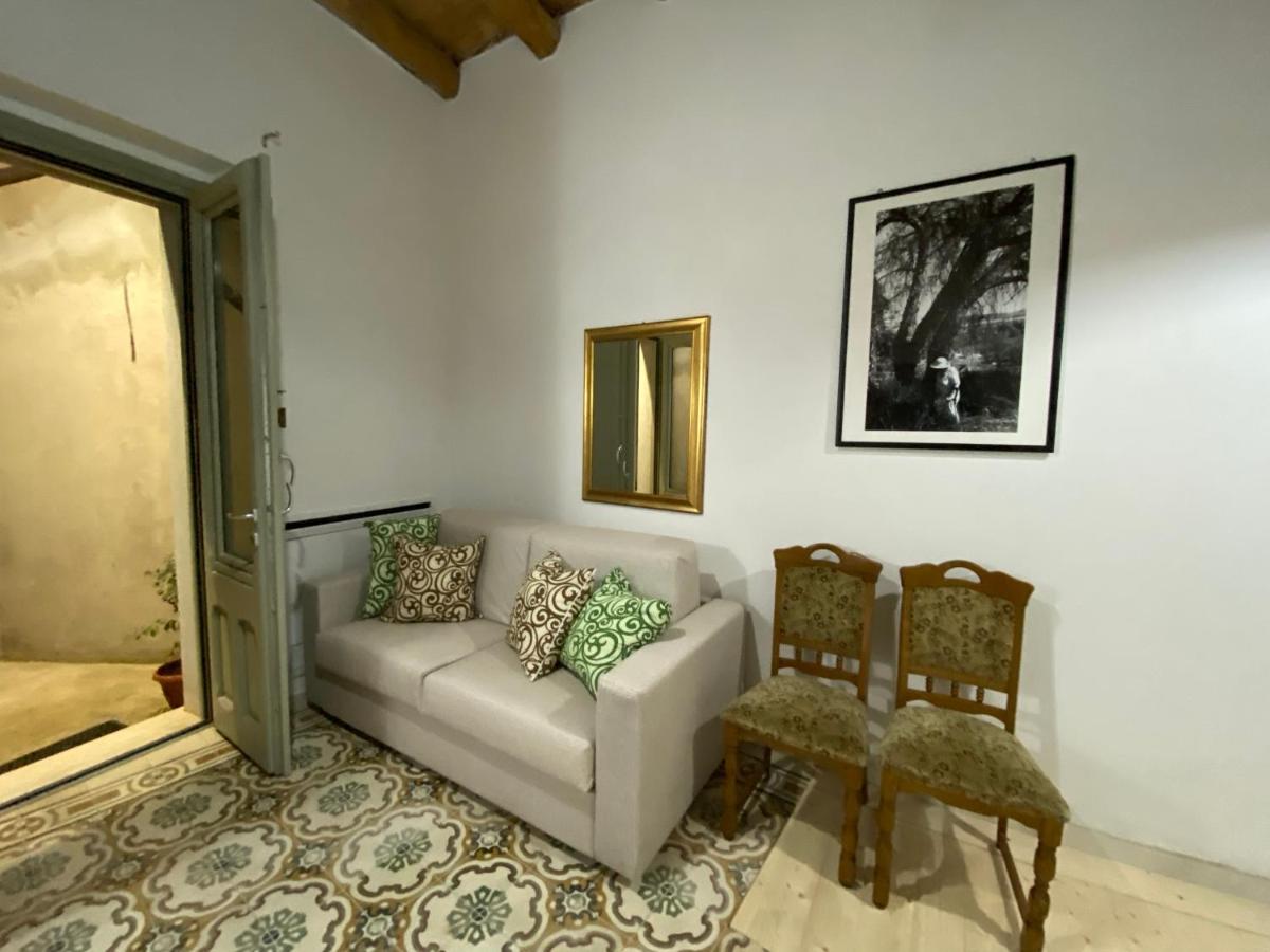 Studio 18 - Housity