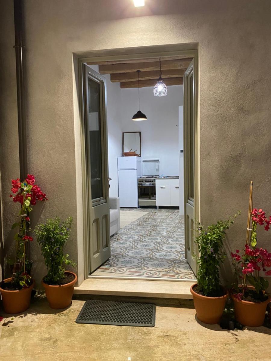 Studio 18 - Housity