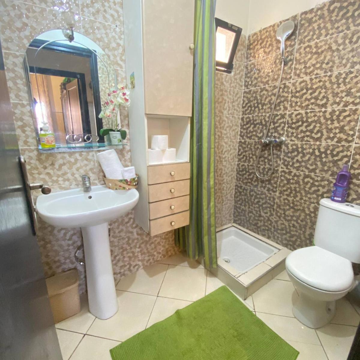 Cozy and Calm 2-bedroom apartment near downtown - Housity