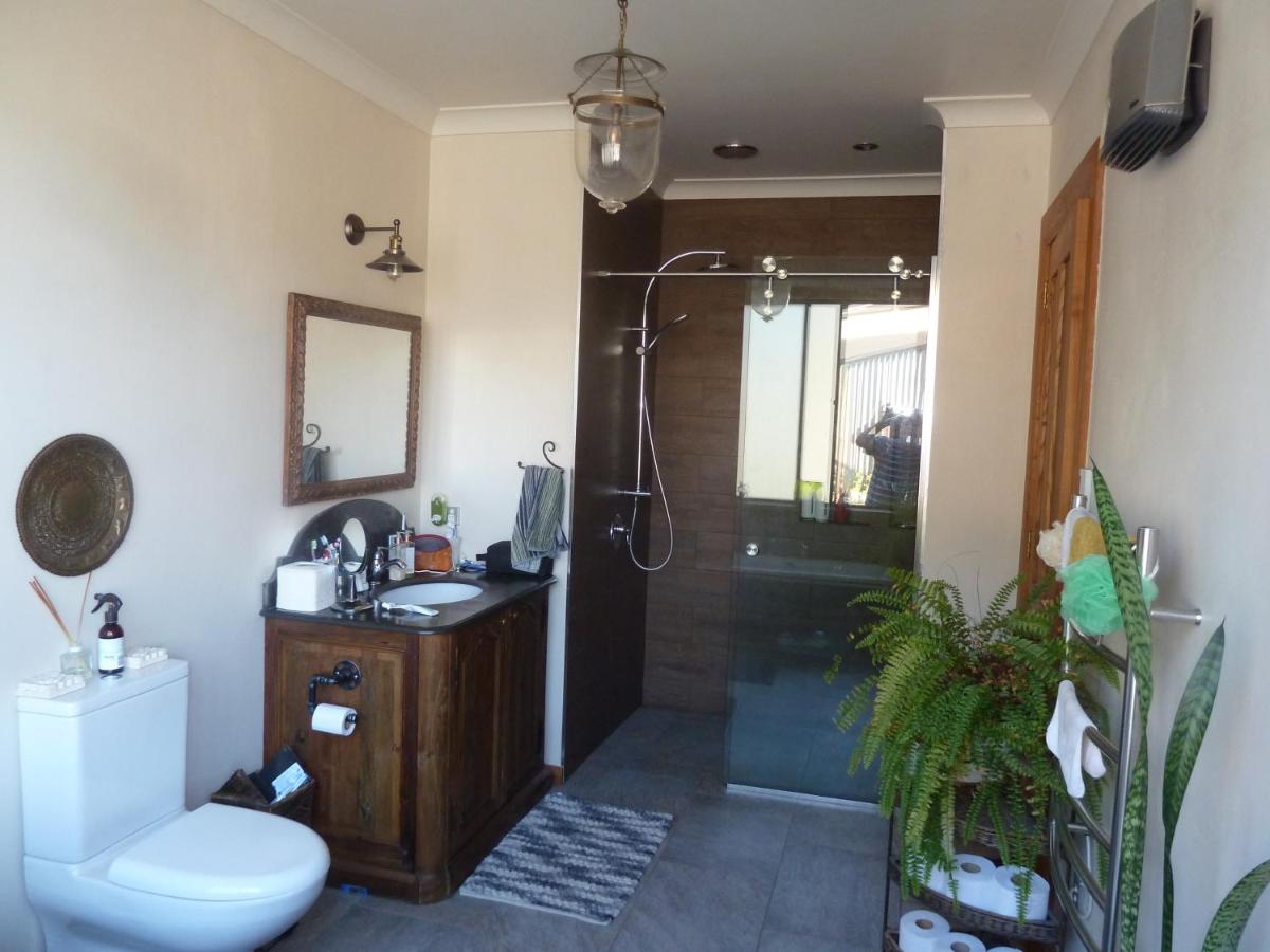 Redwood Valley B & B - Housity