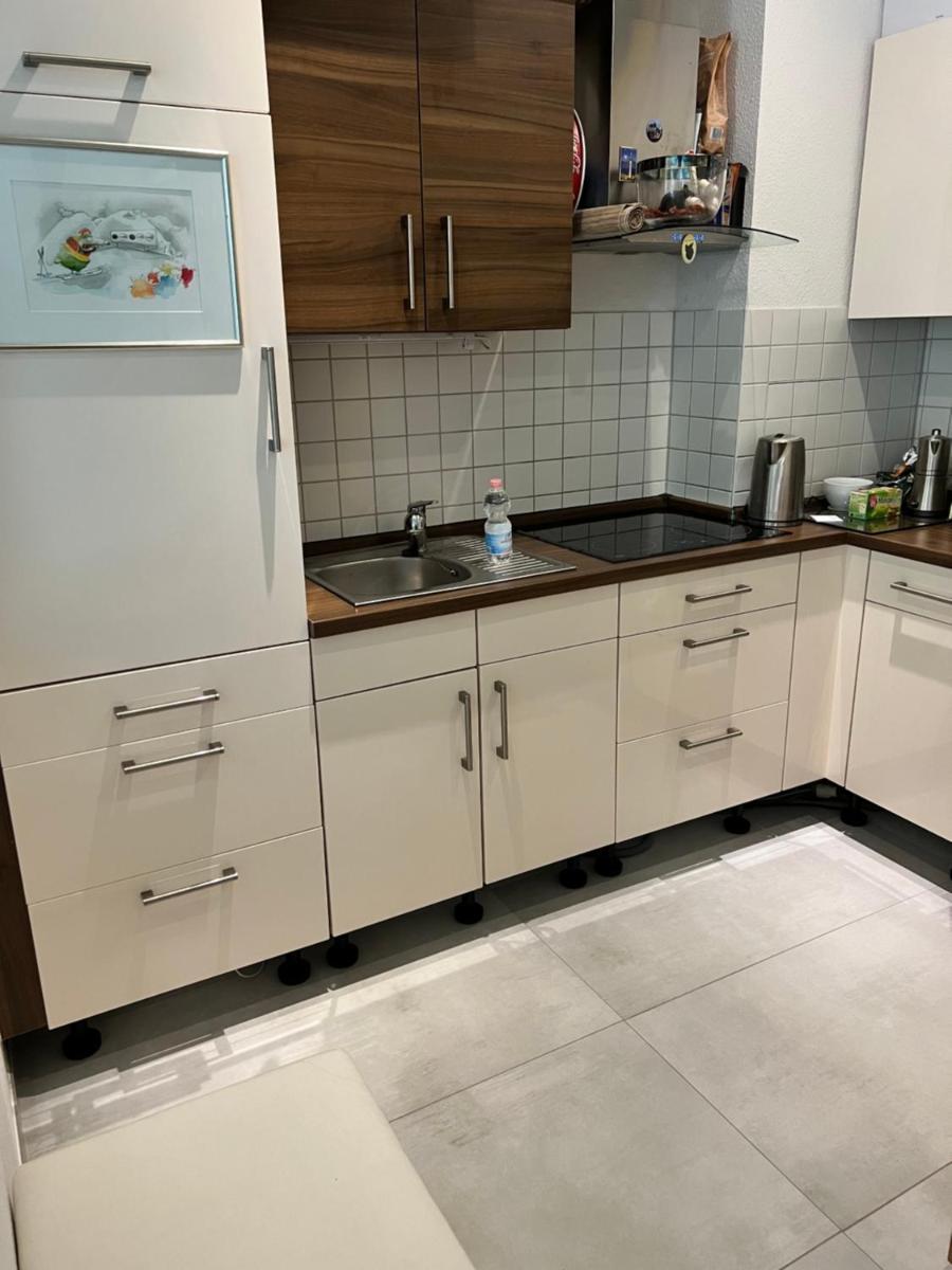 Suitetrails - Appartement like complete Suite with Terrasse, very close to centre, beautiful, superquiet, parking !!