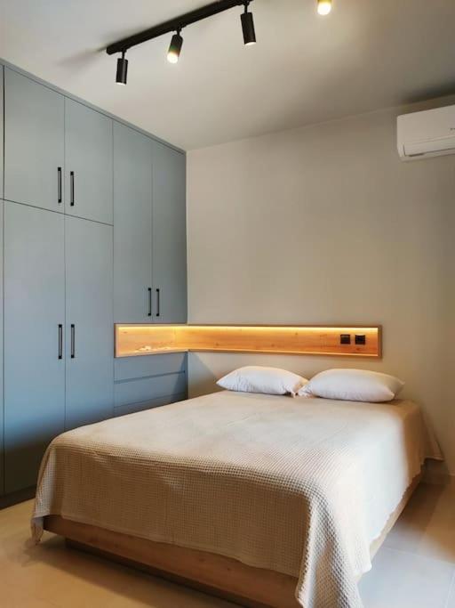 Lydia's Rainbow - Housity