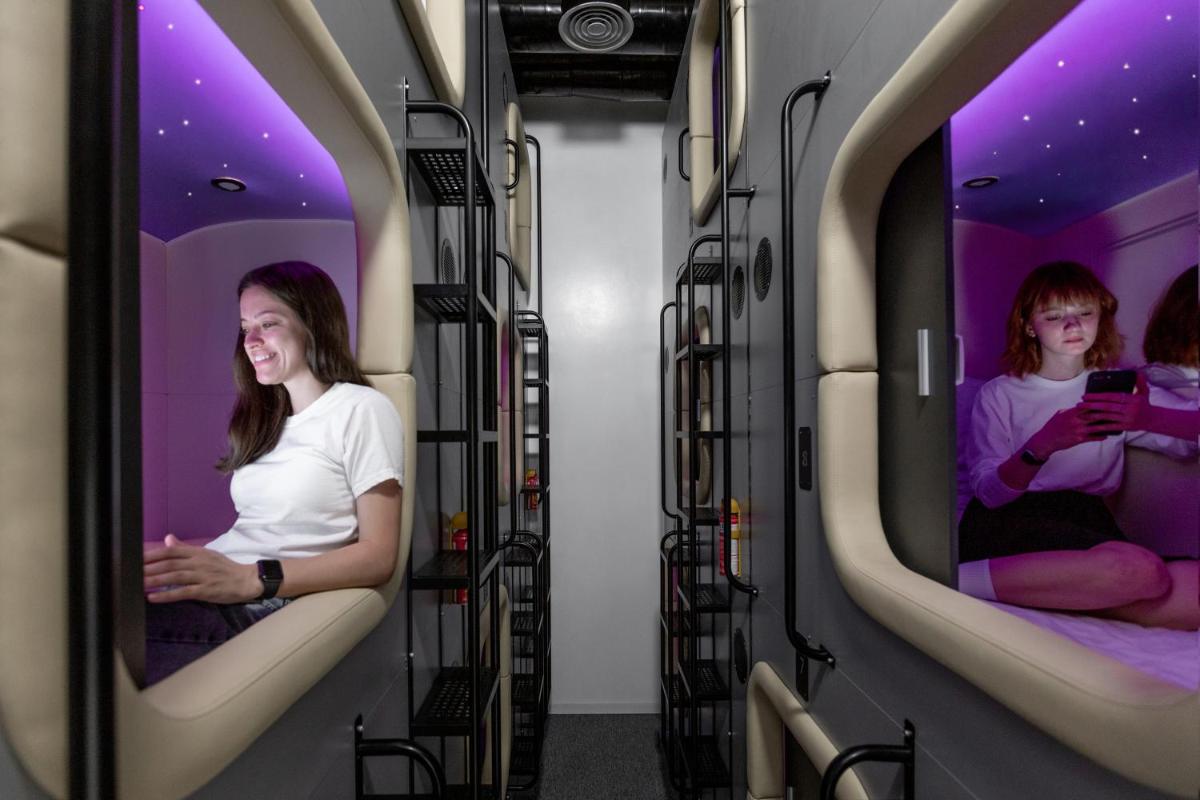 Capsule Hotel Constellation 89 - Housity