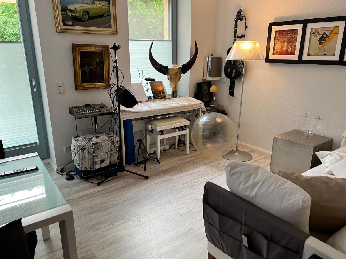 Suitetrails - Appartement like complete Suite with Terrasse, very close to centre, beautiful, superquiet, parking !!