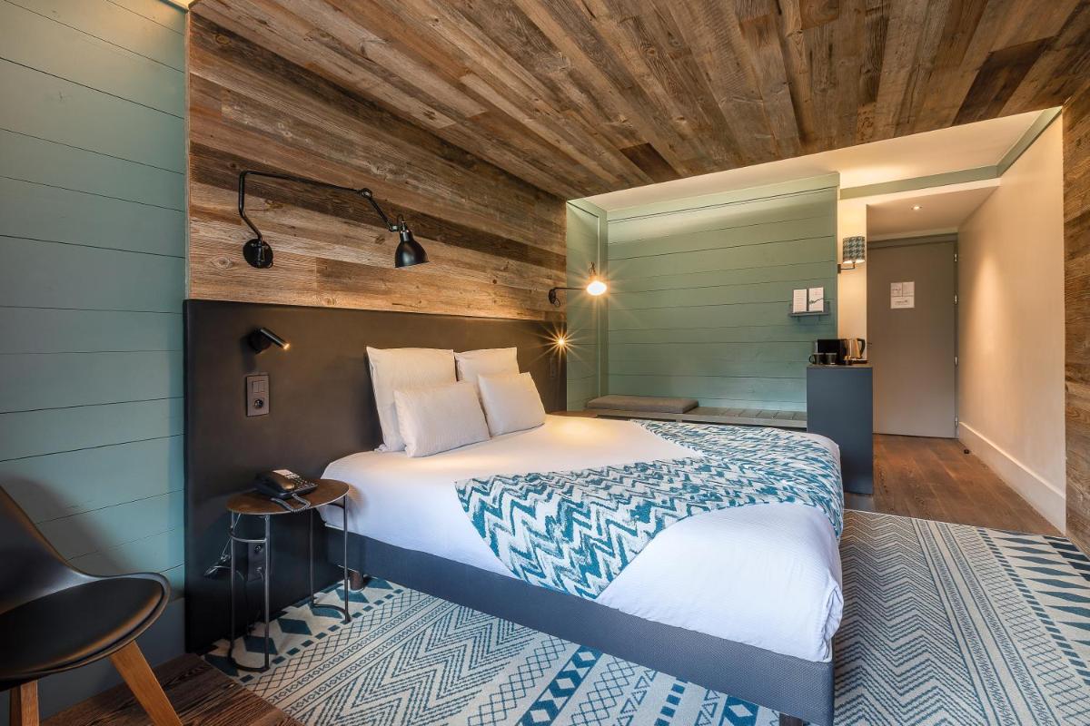 Un ou plusieurs lits dans un hébergement de l'établissement Chalet Hôtel Le Prieuré & Spa