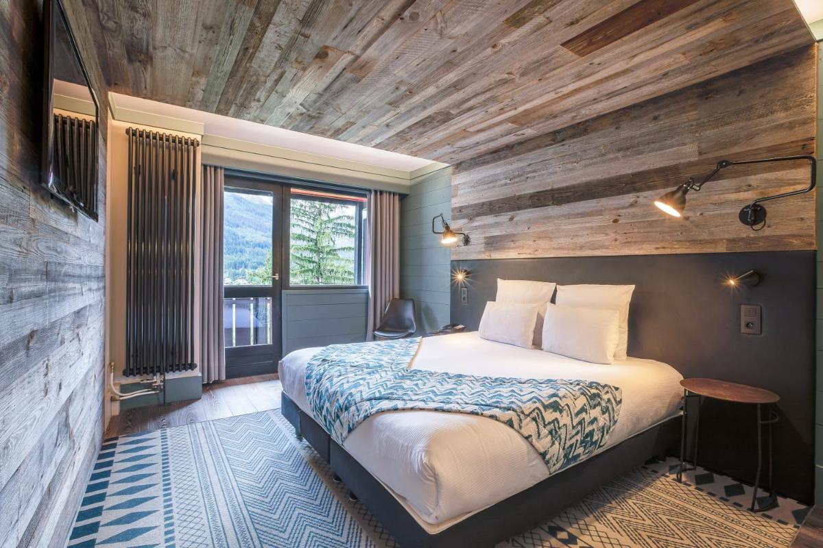 Un ou plusieurs lits dans un hébergement de l'établissement Chalet Hôtel Le Prieuré & Spa