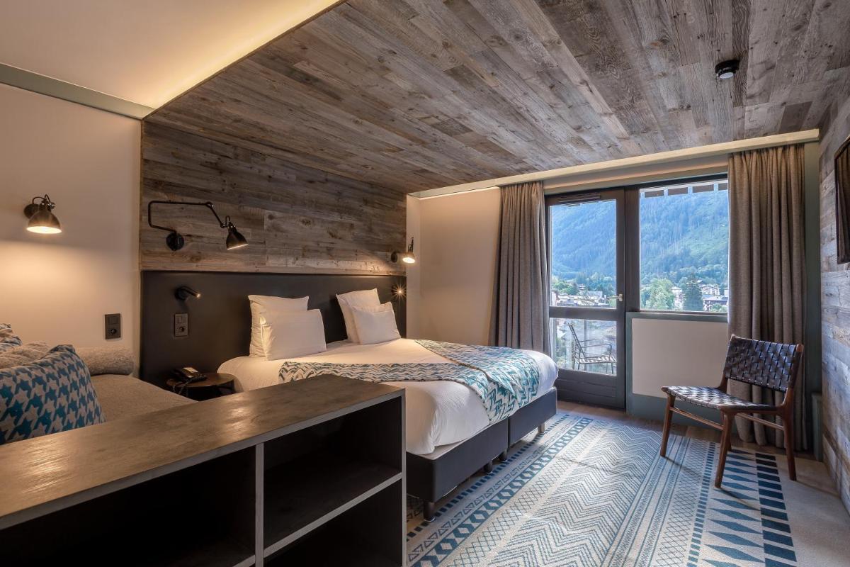 Un ou plusieurs lits dans un hébergement de l'établissement Chalet Hôtel Le Prieuré & Spa