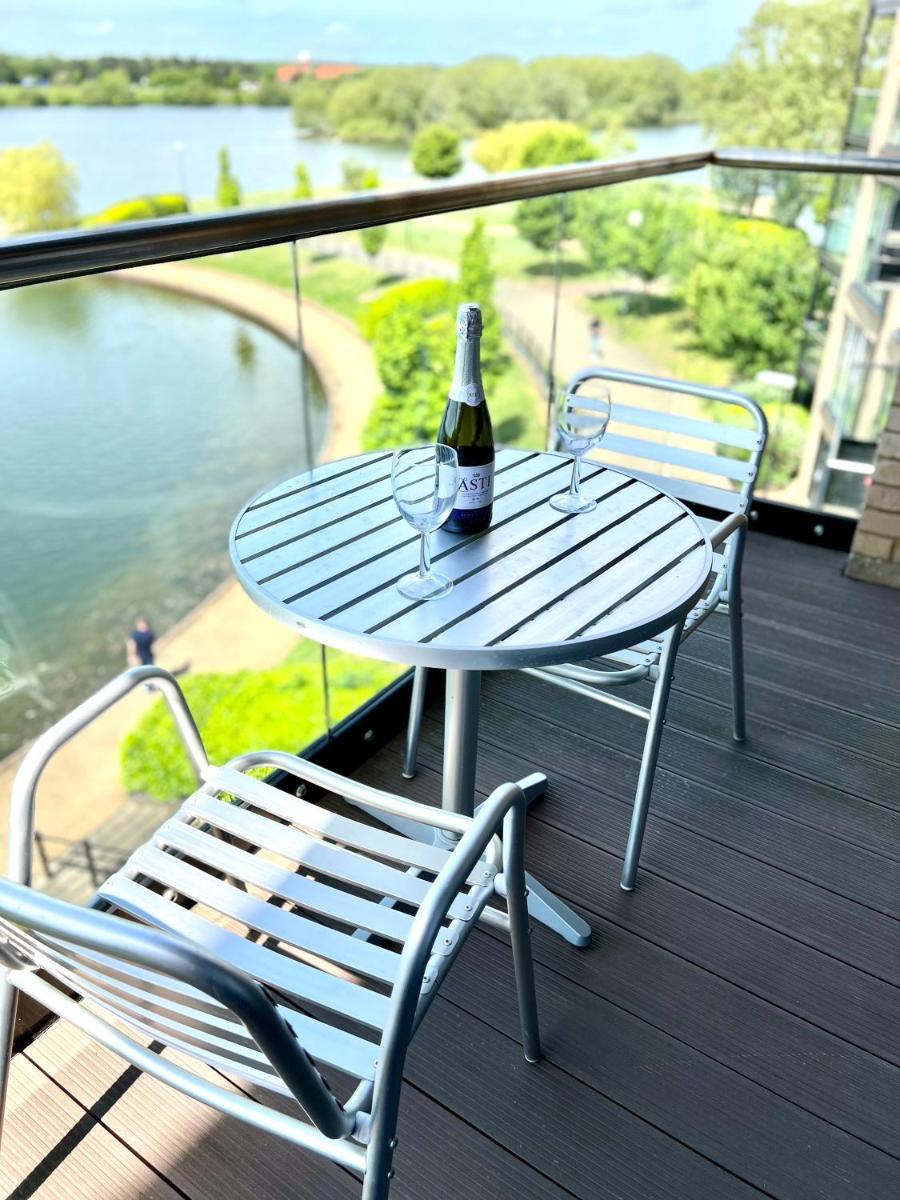 Caldecotte Lake View  with Free Parking - Housity