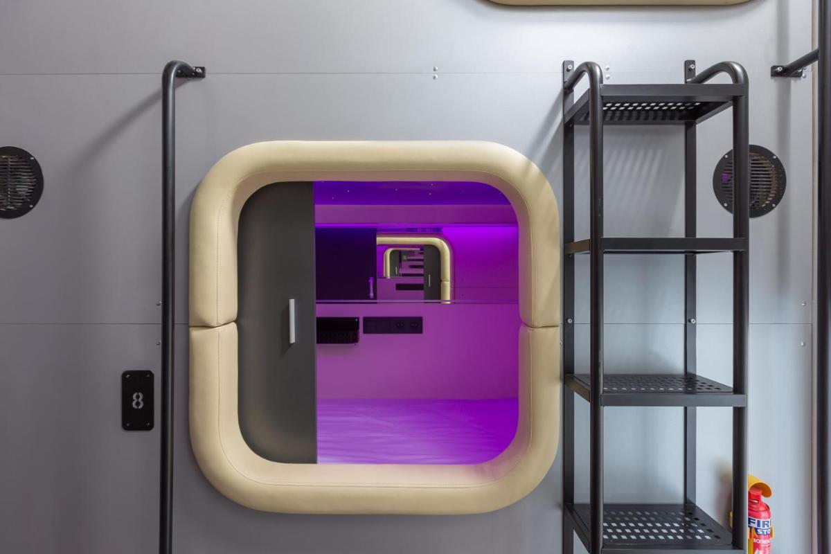 Capsule Hotel Constellation 89 - Hizvo