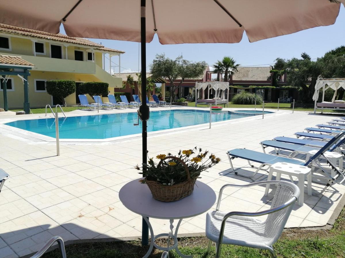 Royal Garden  - Red - Housity