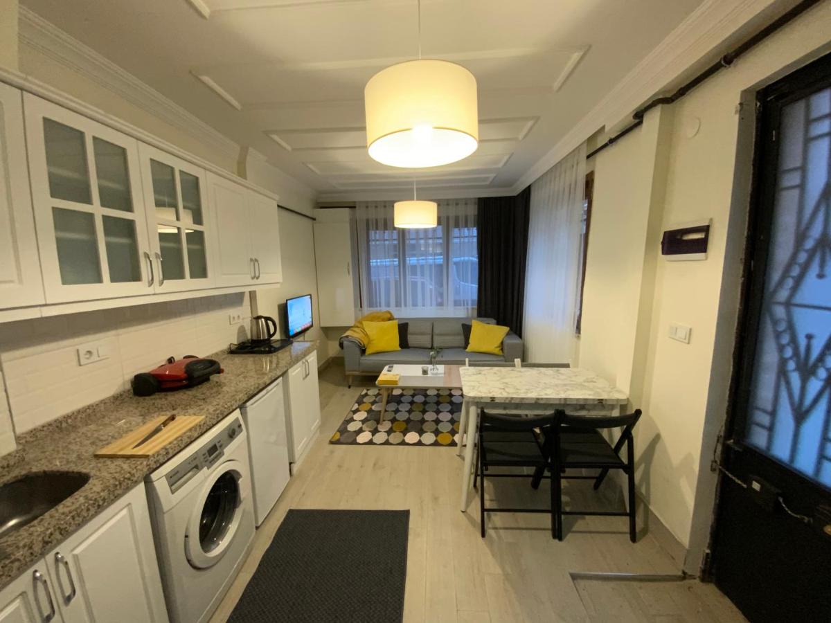 Balat/Newly decorated house in historical district - Housity