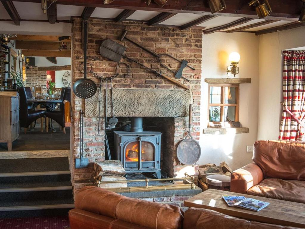 The Blackamoor Inn - Housity