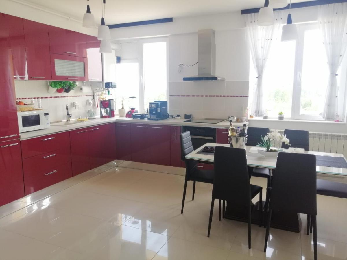 DreamView Mamaia SummerApt - Housity