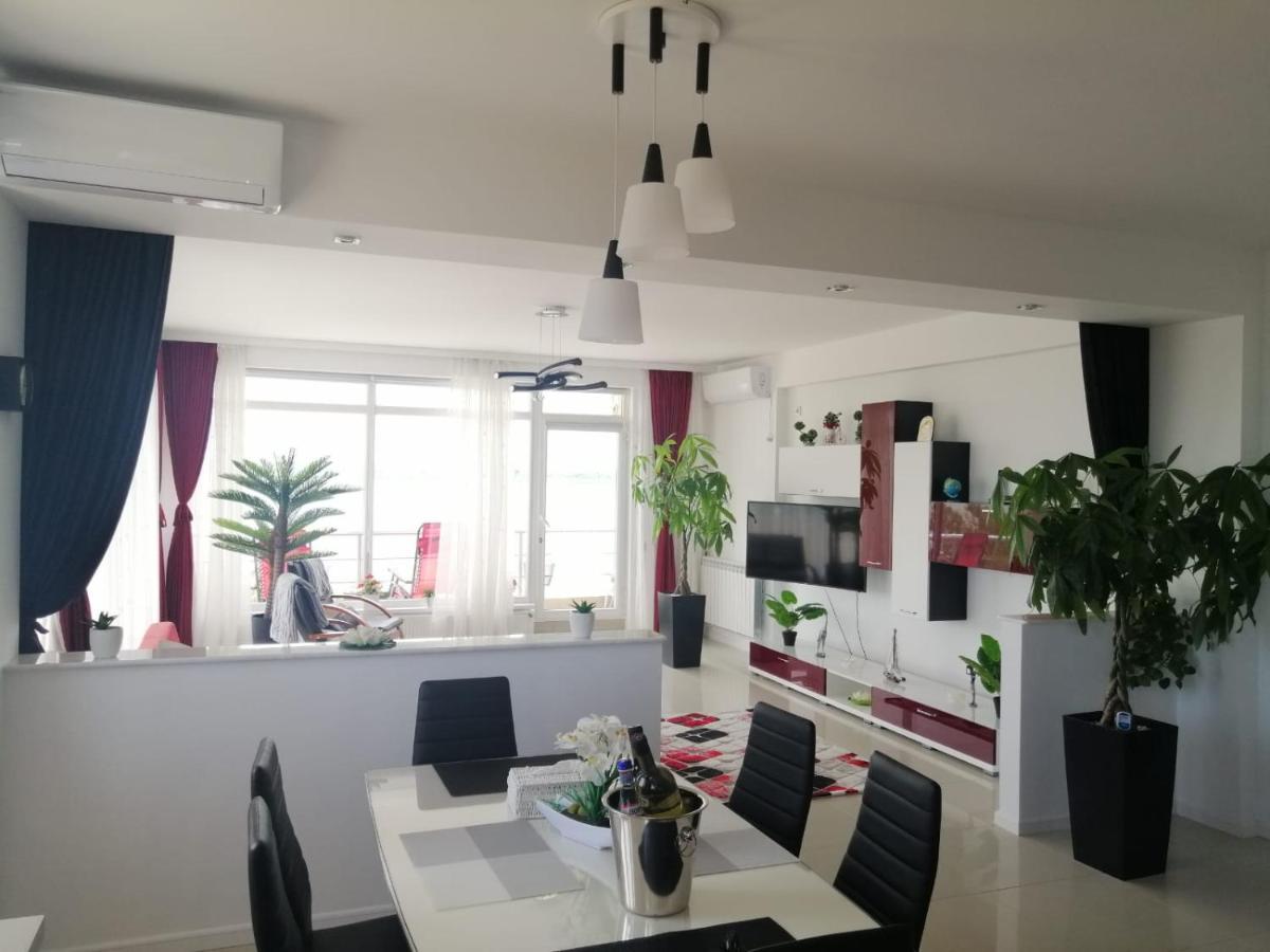 DreamView Mamaia SummerApt - Housity