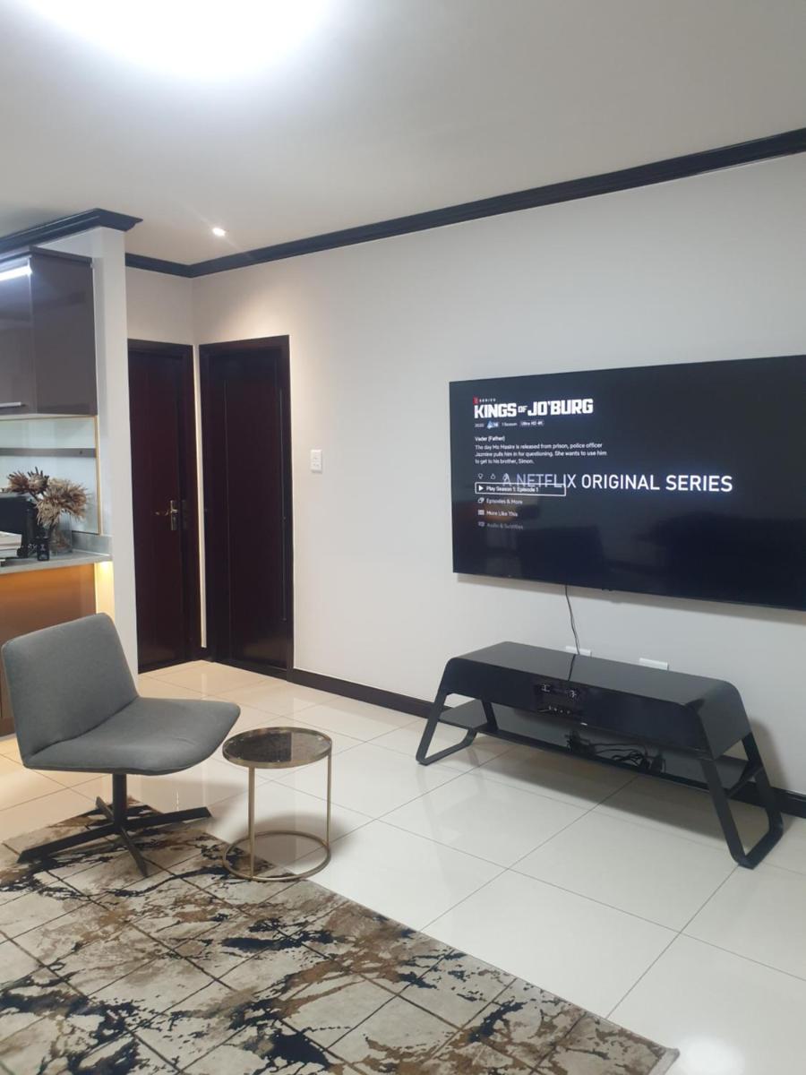Suitetrails - Hotel-styled apartment Spare room shared space Fourways