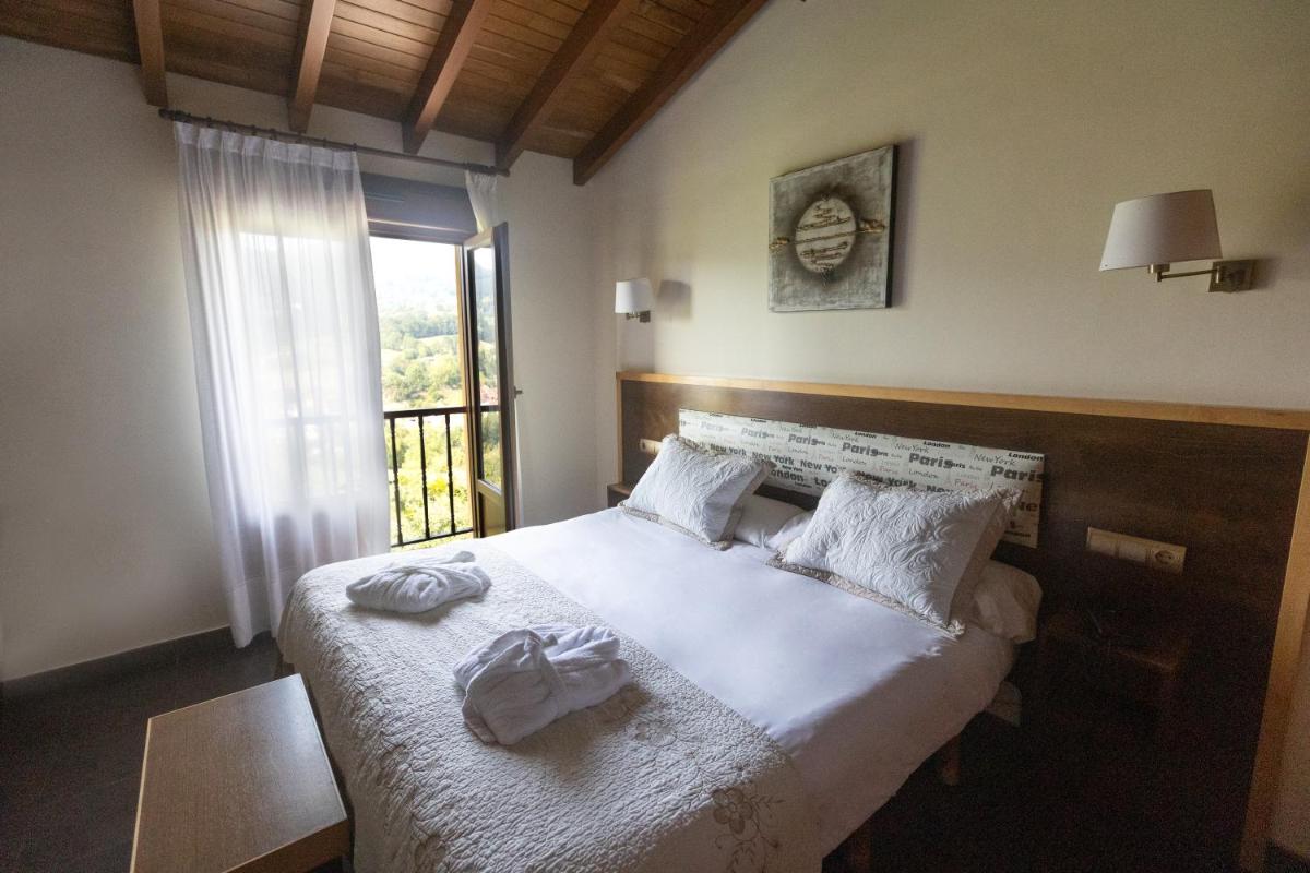 Cama o camas de una habitación en Hotel & Spa Villa de Mestas