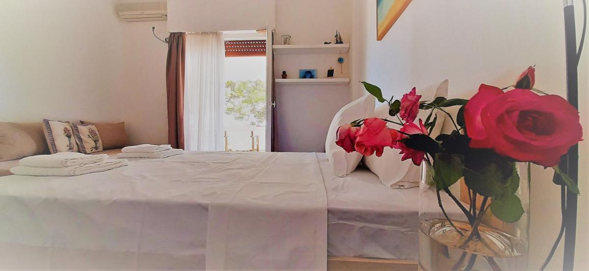 Melina Beachfront Apartment - Housity