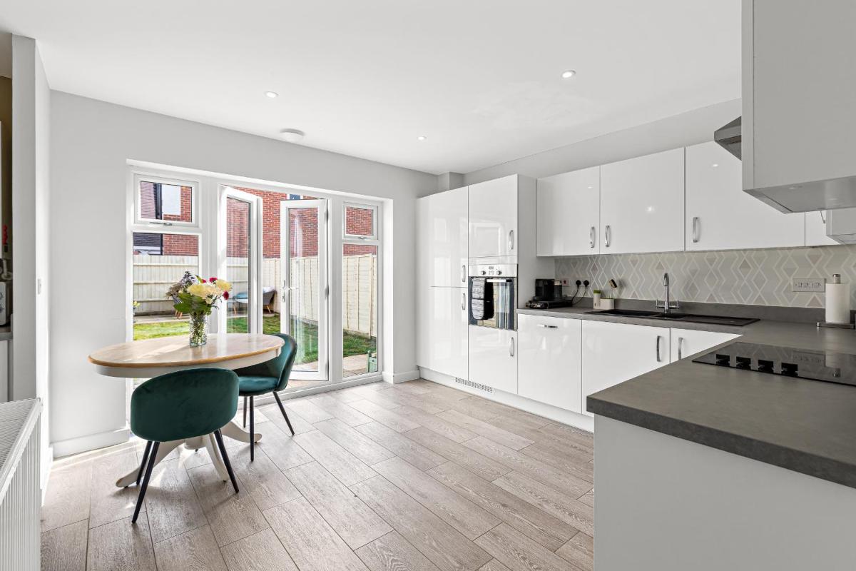 Silver Stag Properties, 3 bedroom luxury house - Housity
