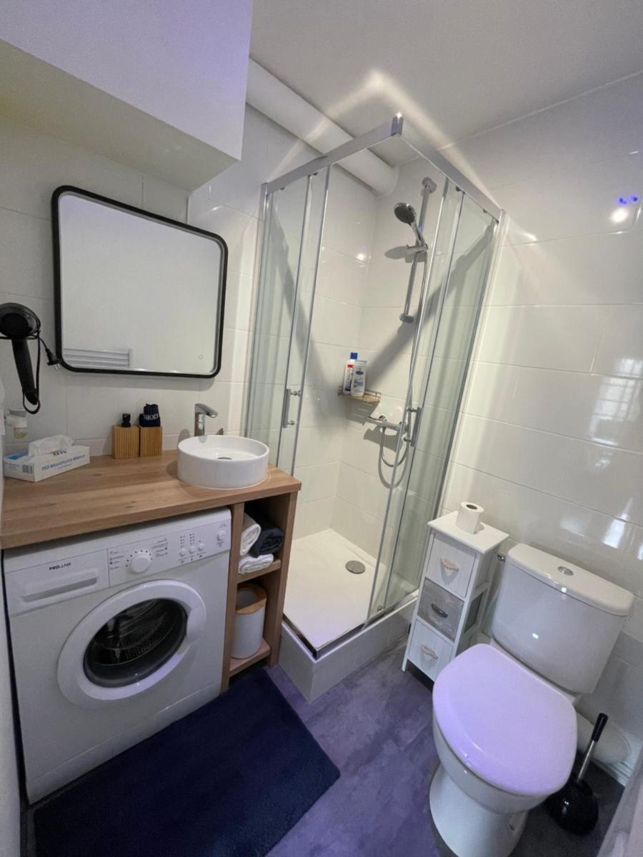 Appartement avec balcon et vue sur port - wifi privé - au dessus du Restaurant le Yackams - Housity
