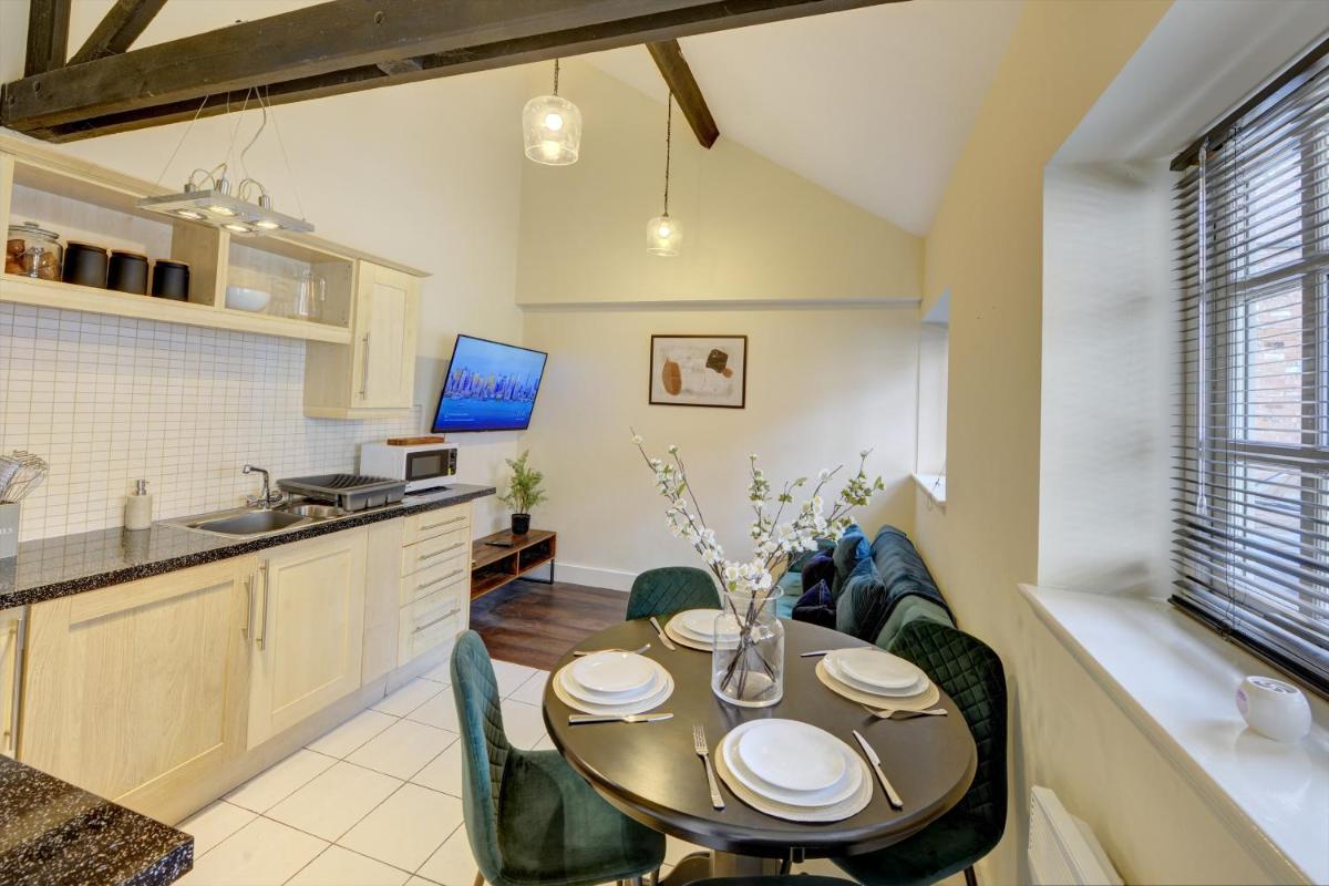 Best Stay Promise The Hidden Nook off Caroline Street nr St Pauls Square & Public Parking I Stylish & Calm Executive Eco-Aprt I Pets Welcome - Housity