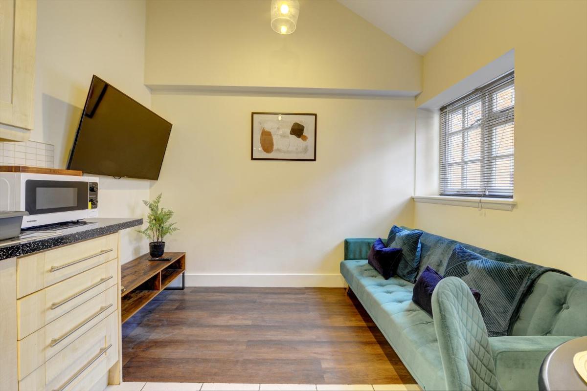 Best Stay Promise The Hidden Nook off Caroline Street nr St Pauls Square & Public Parking I Stylish & Calm Executive Eco-Aprt I Pets Welcome - Housity