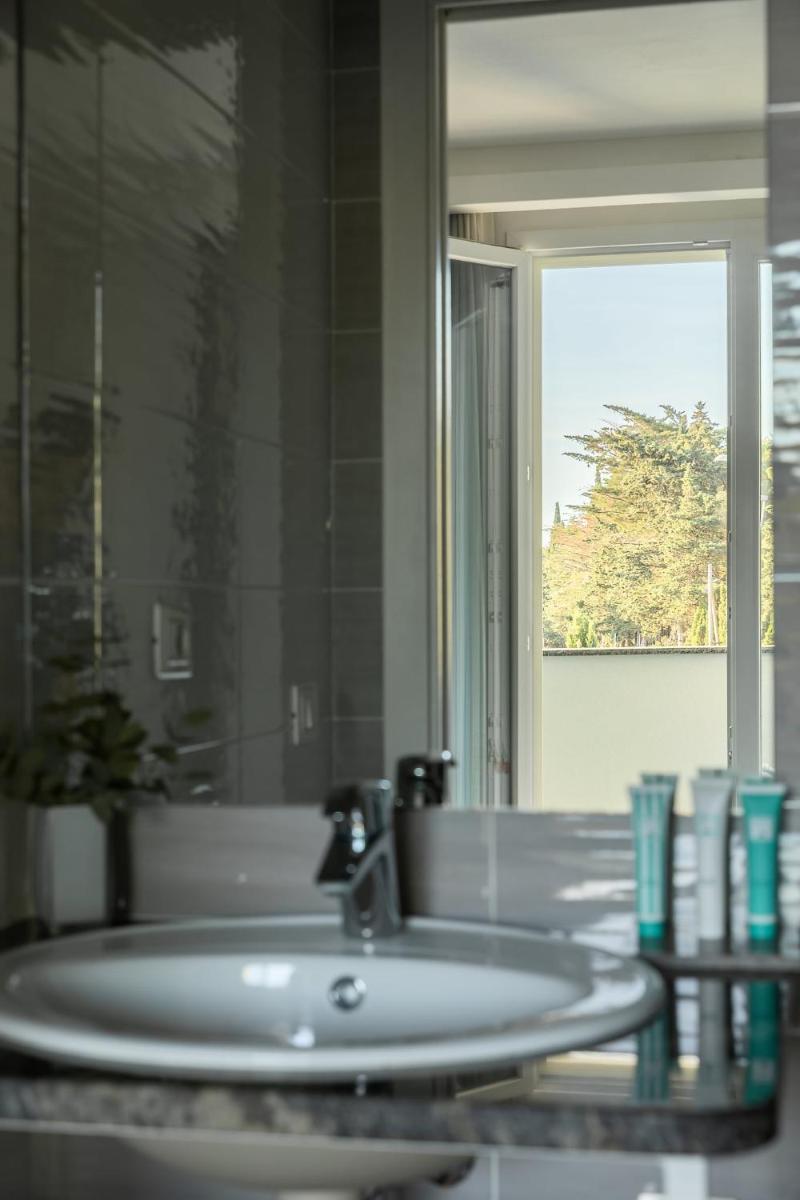 Golden Apartments - Housity