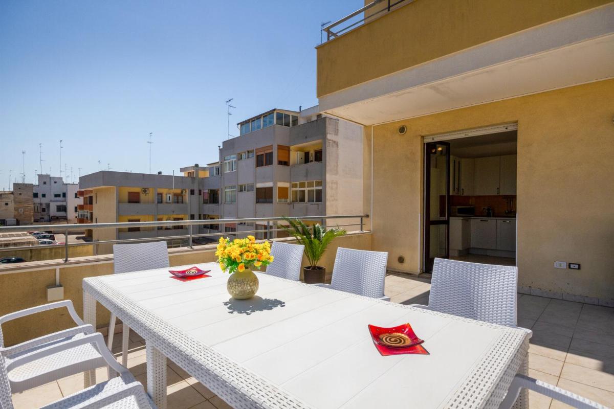 Suitetrails - Roomy Apartment with Terrace & Parking