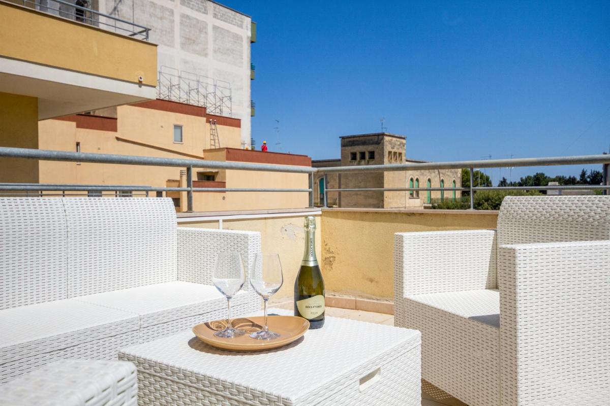 Roomy Apartment with Terrace & Parking - Housity
