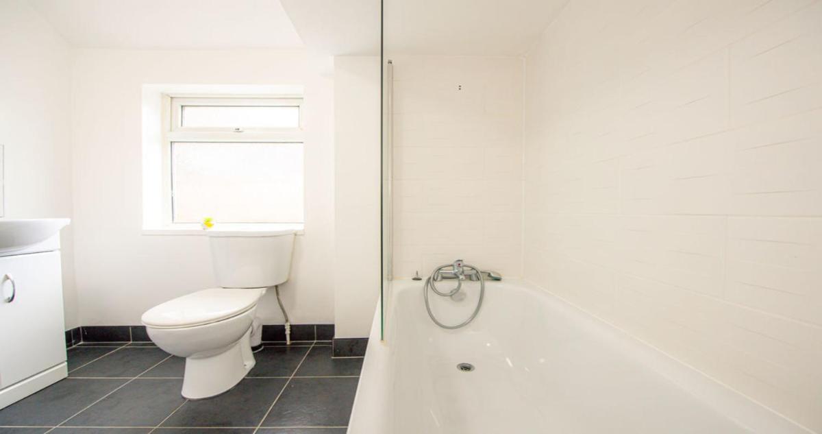 Spacious House & Contractors & Families & Free Parking - Housity
