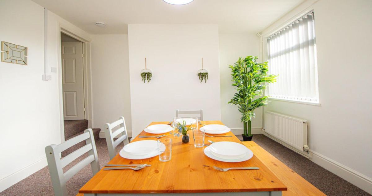 Spacious House & Contractors & Families & Free Parking - Housity