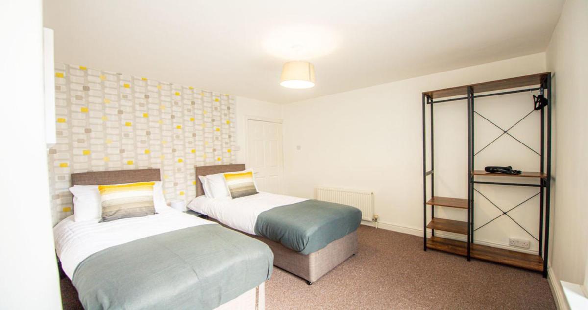 Spacious House & Contractors & Families & Free Parking - Housity