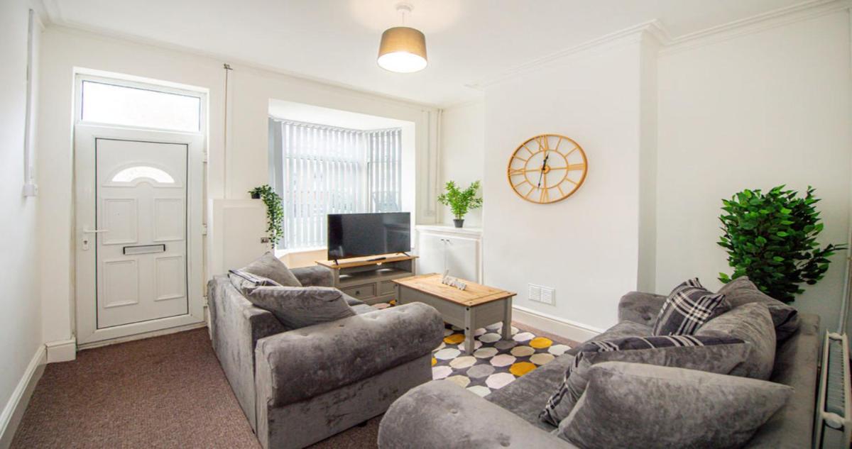 Spacious House & Contractors & Families & Free Parking - Housity