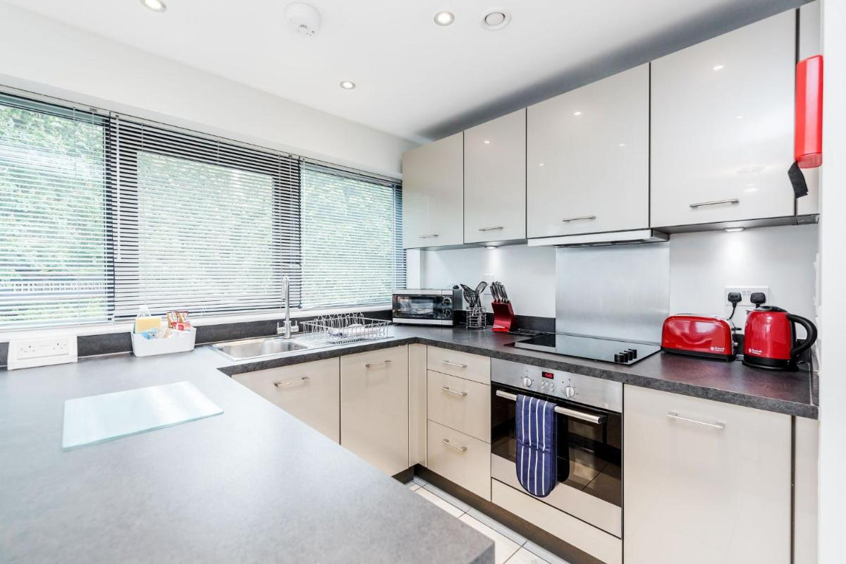 Room Space Service Apartments – New Manor House - Housity