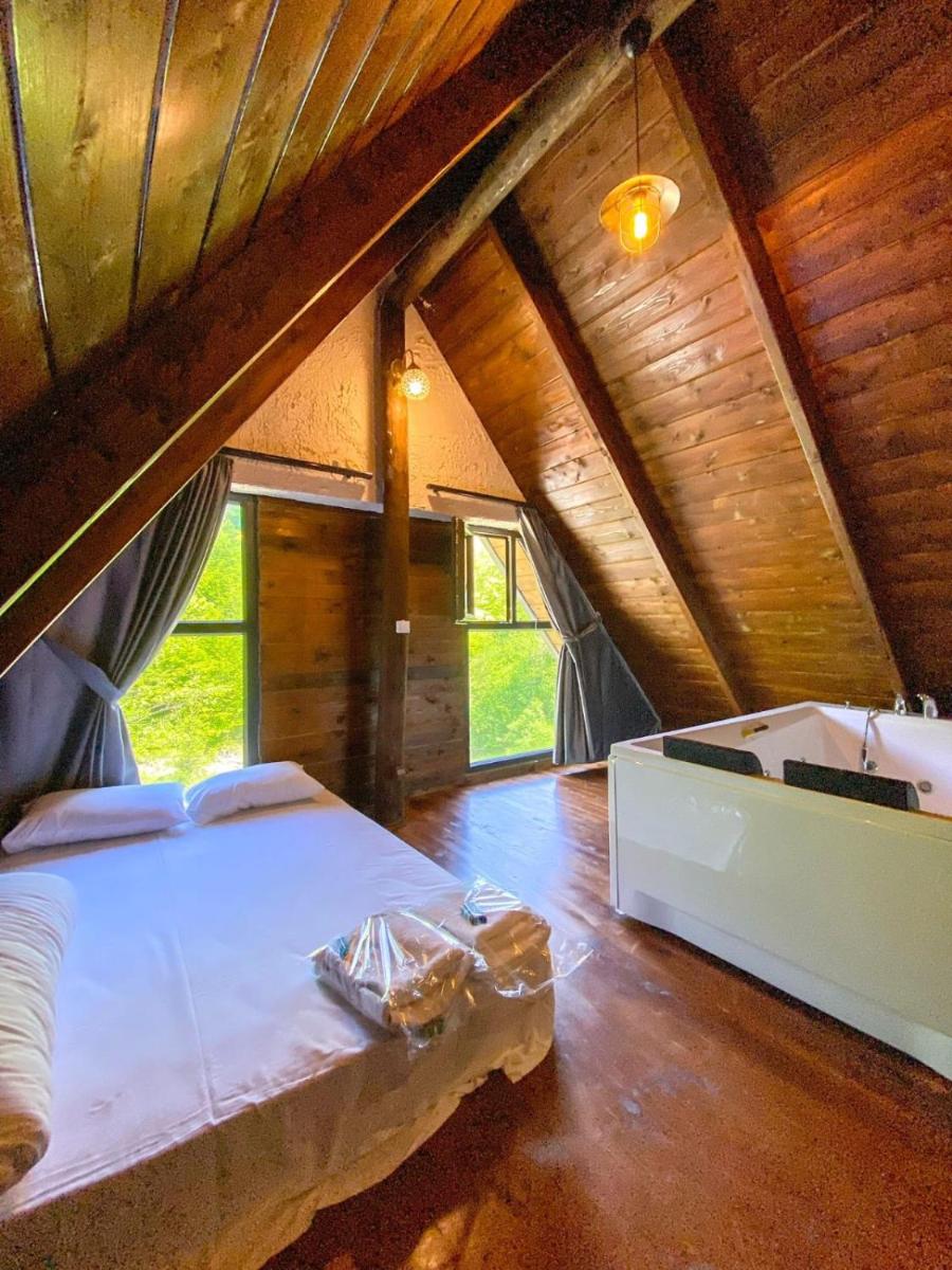 Mesmerizing Bungalow with Jacuzzi and Private Pool Surrounded by Nature in Sapanca - Housity
