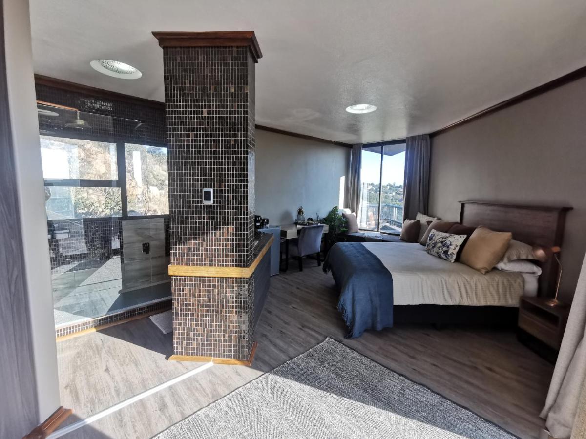 Manor on the Hill - Housity