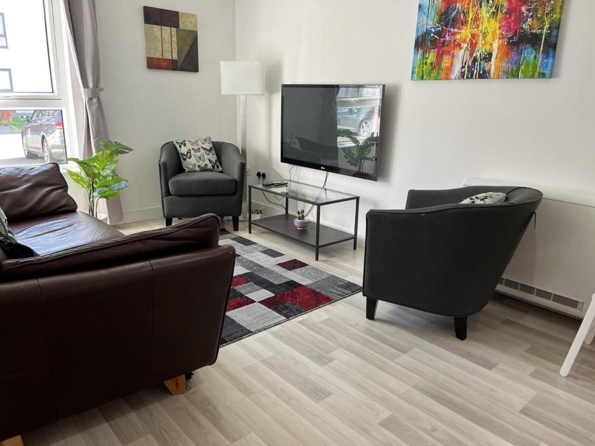 Bright 2 Bedroom Apartment - Edinburgh - Housity