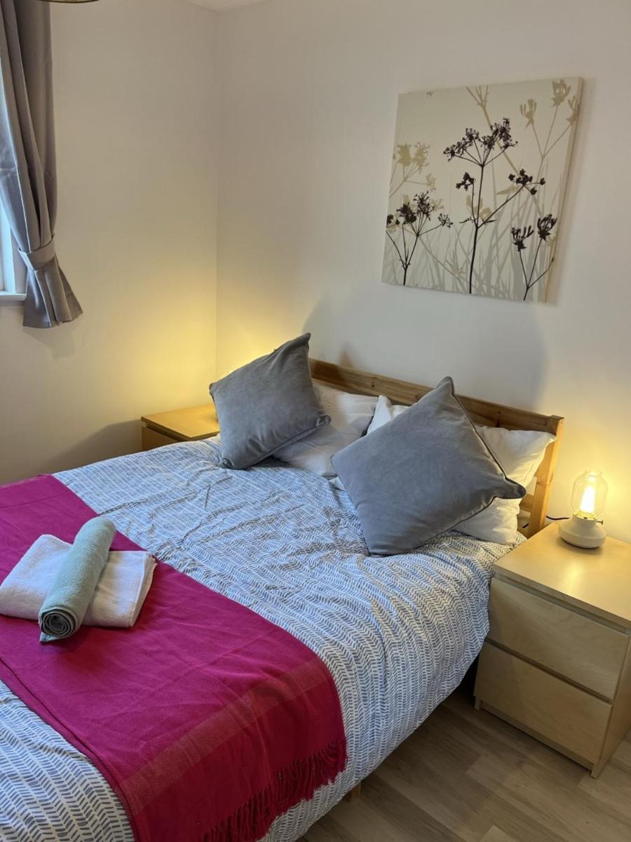 Bright 2 Bedroom Apartment - Edinburgh - Housity