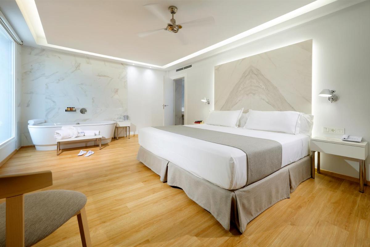 Cama o camas de una habitación en Talayot - Adults Only