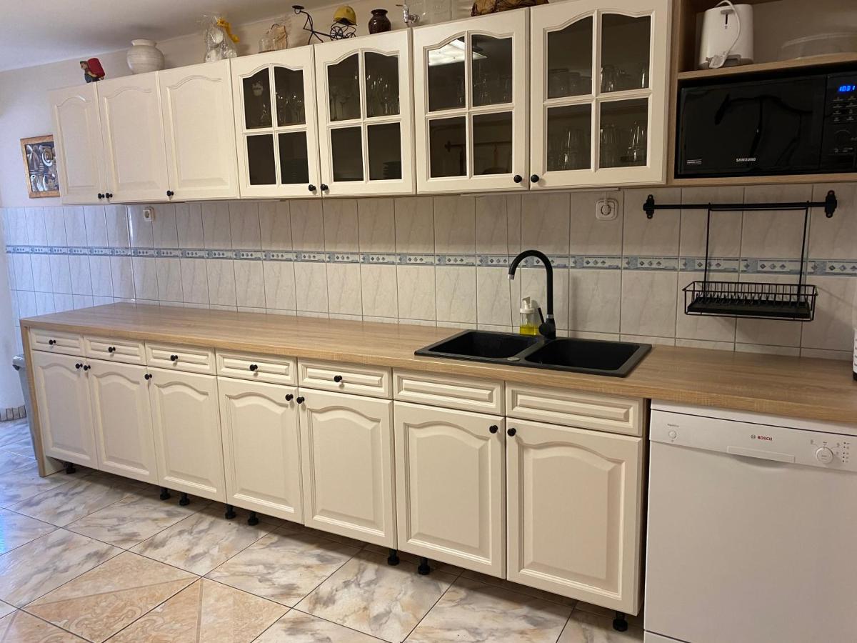 Veronika Villa - Housity