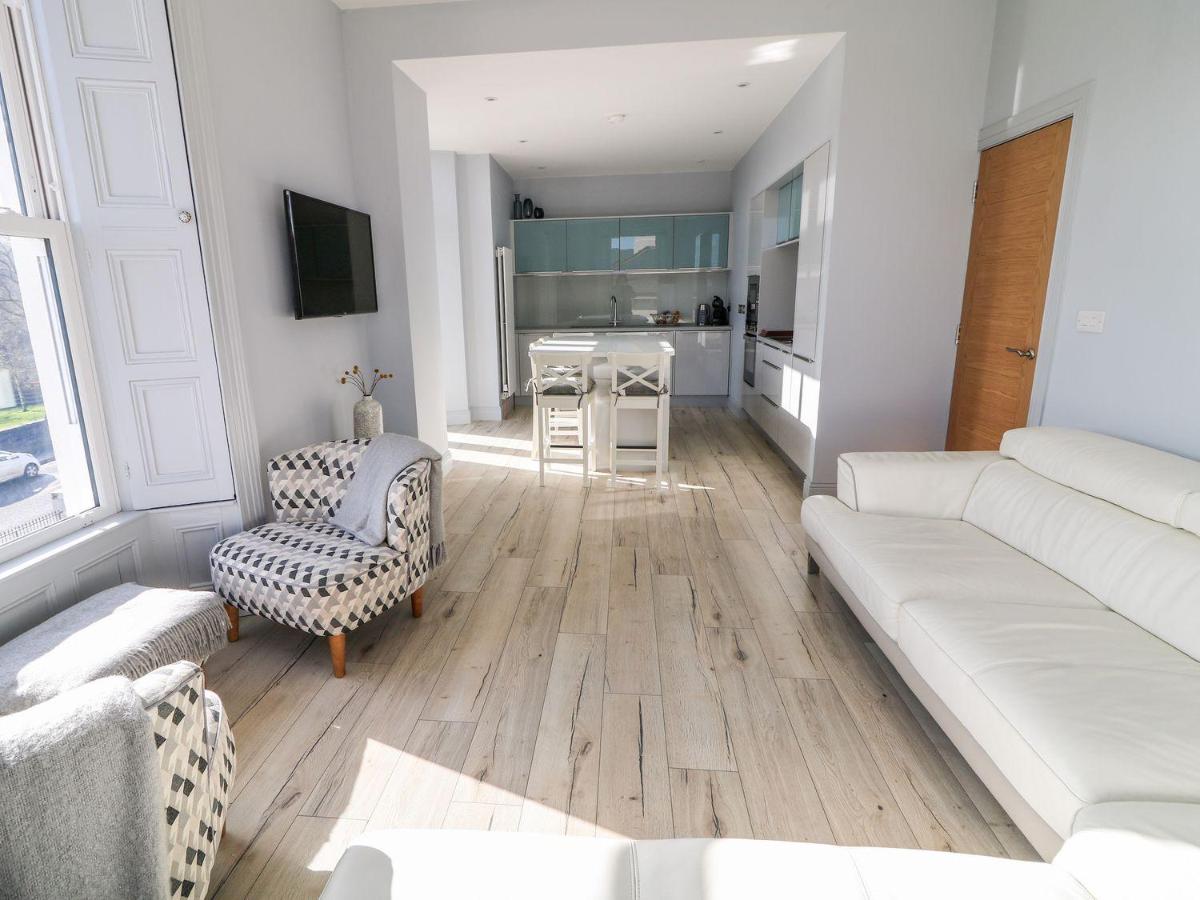 Sea Breeze - Housity