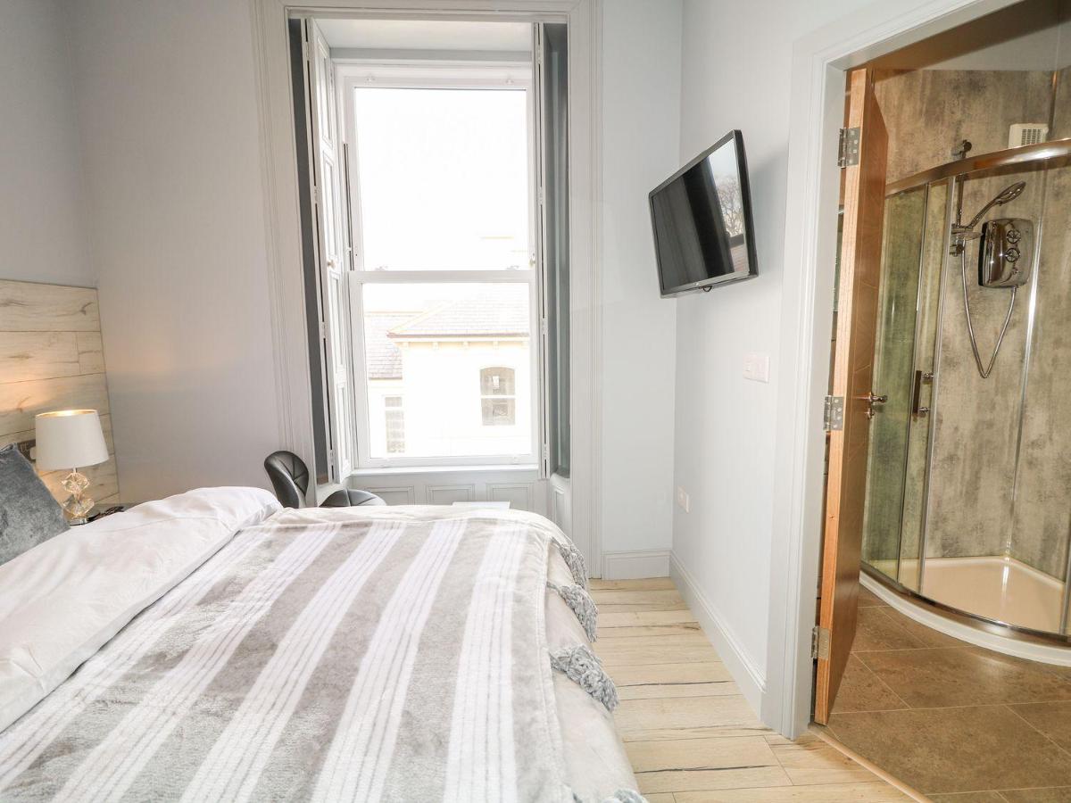 Sea Breeze - Housity