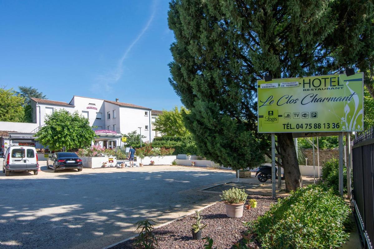 Hôtel Restaurant Le Clos Charmant - Housity