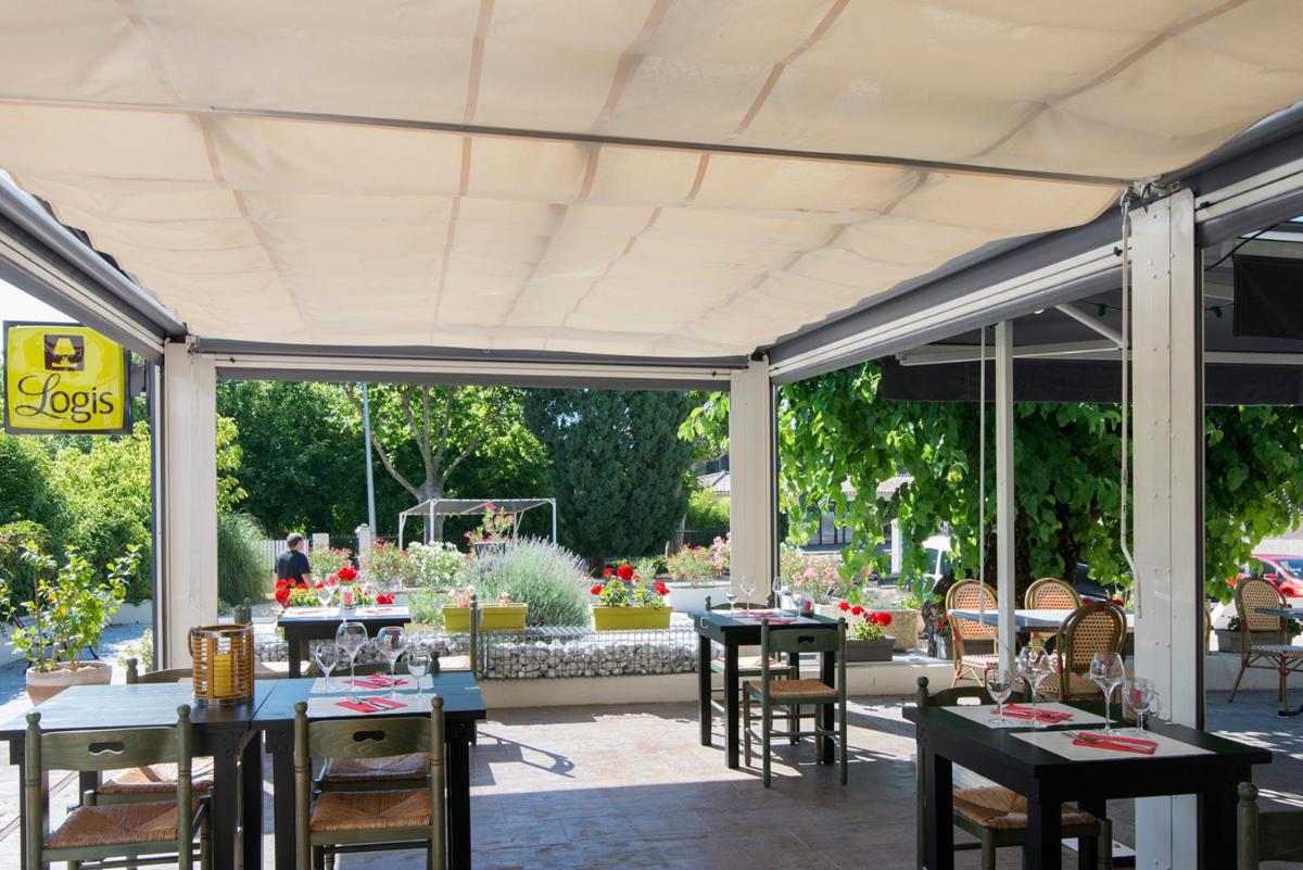 Hôtel Restaurant Le Clos Charmant - Housity