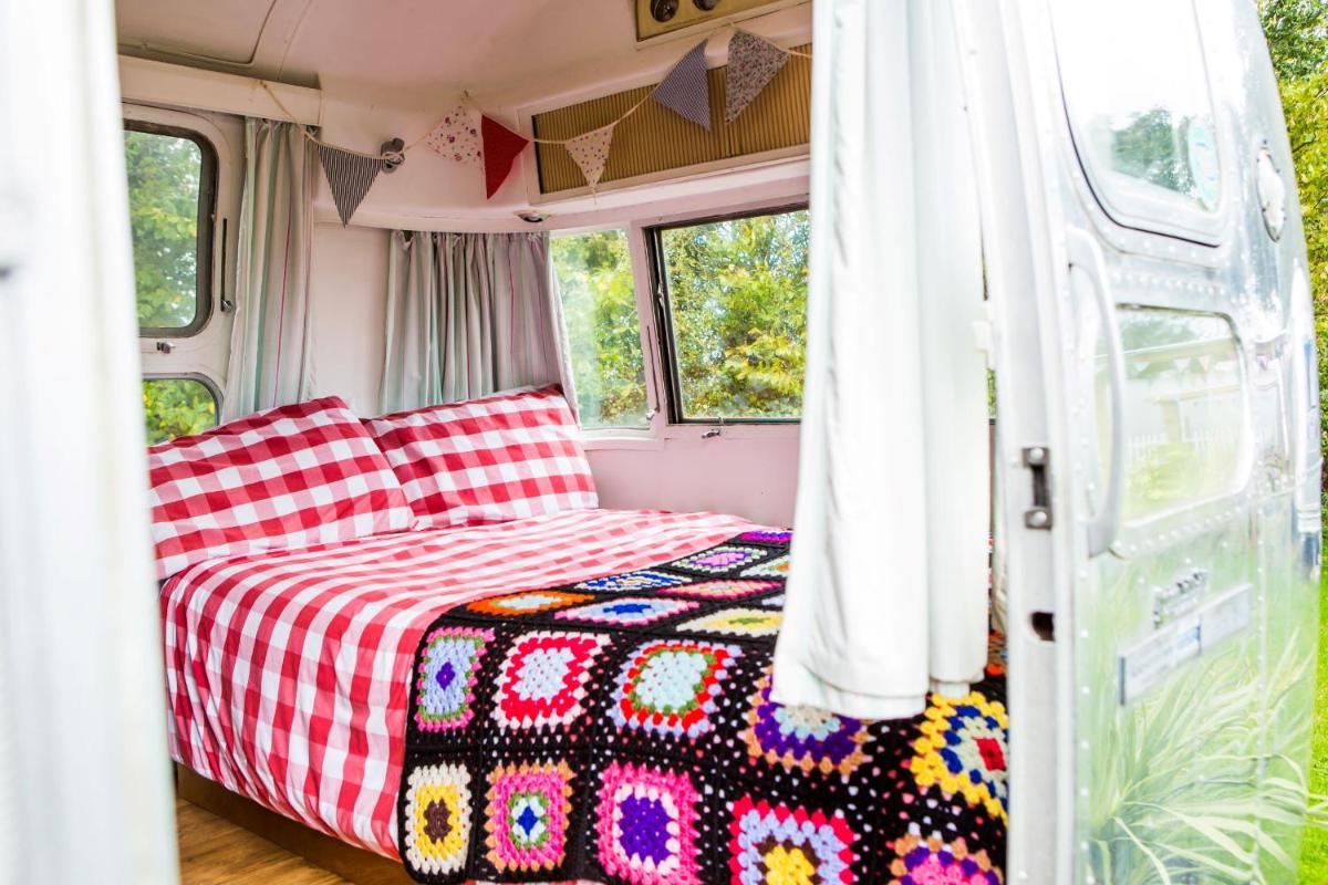 Happy Days Retro Vacations - Housity