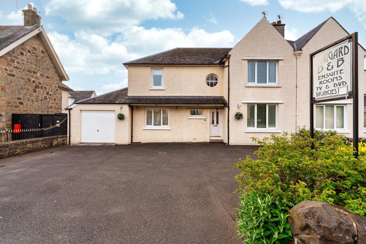 NEW Four Bedroom House - all rooms ensuite - Housity