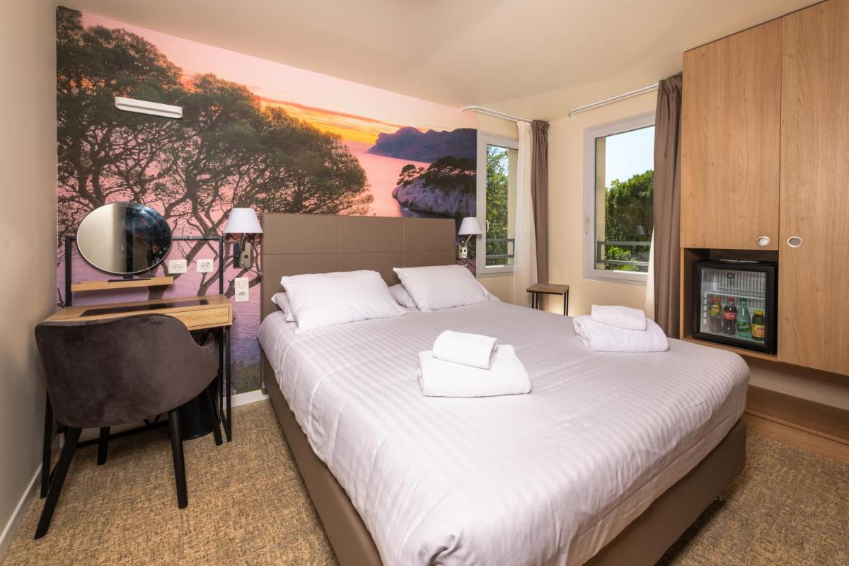 Un ou plusieurs lits dans un hébergement de l'établissement Best Western Hotel & SPA Coeur De Cassis