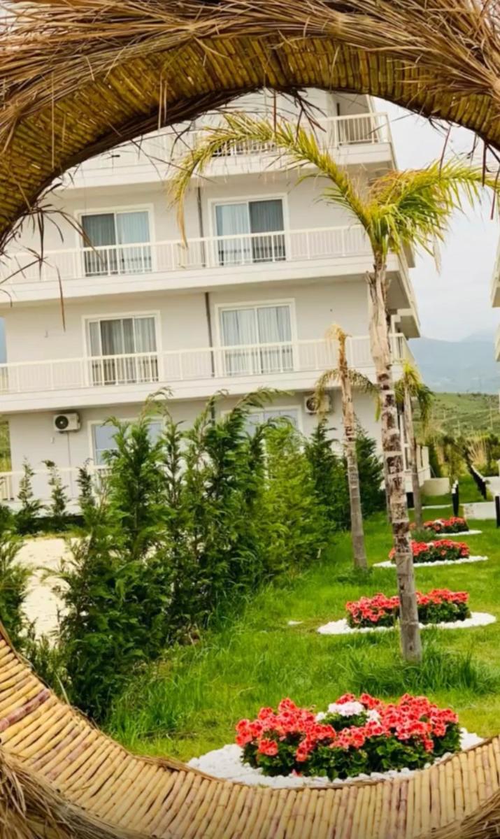 R&I Sea and Mountain View Apartments Radhimë - Housity