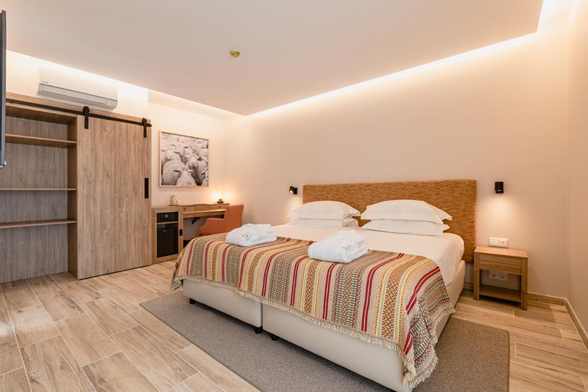 Uma cama ou camas num quarto em Sleep & Nature Hotel